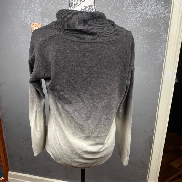 Fun black/gray ombré soft turtleneck sweater - Picture 8 of 12